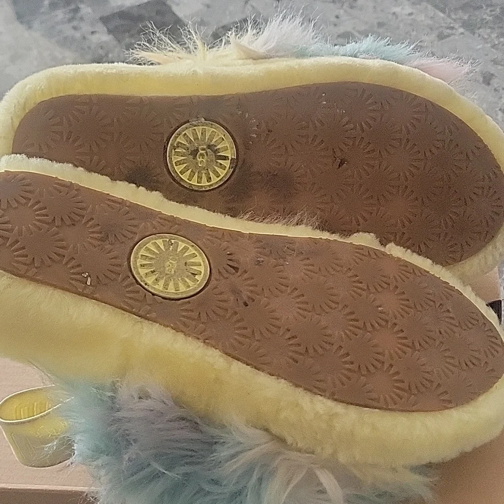 Women's UGG Pastel Rainbow Faux Fur Slide Sandals - Yellow - Picture 4 of 4
